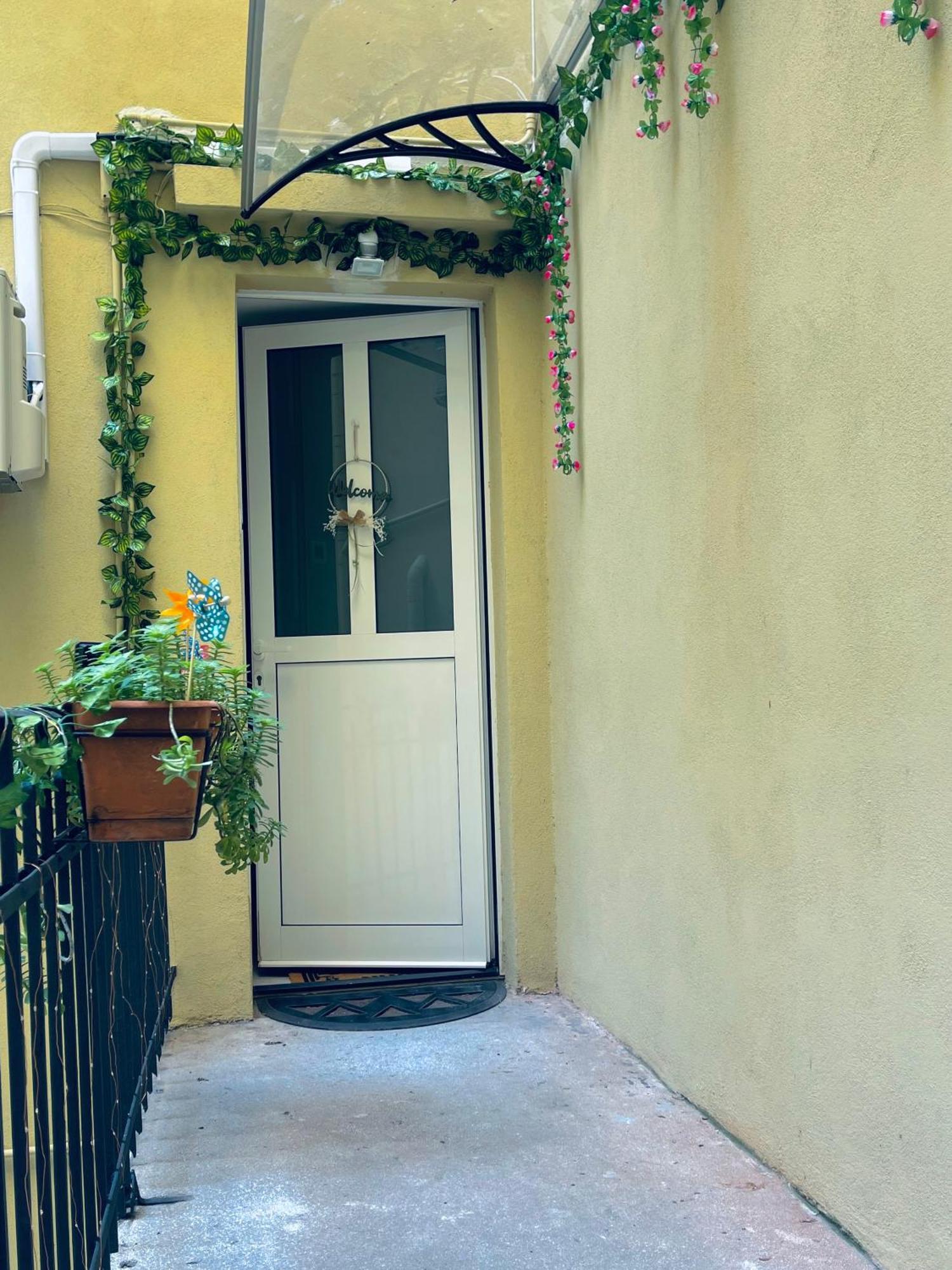 Casa Vacanze Viale Miramare 31- Delizioso Mini Loft Industrial Trieste Exterior foto